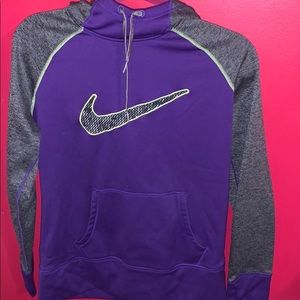 nike sweatshirt - therma fit
